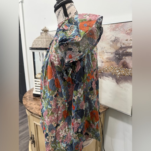 Trovata Navy Multi Floral Flutter-Sleeve Blouse - Picture 2 of 7